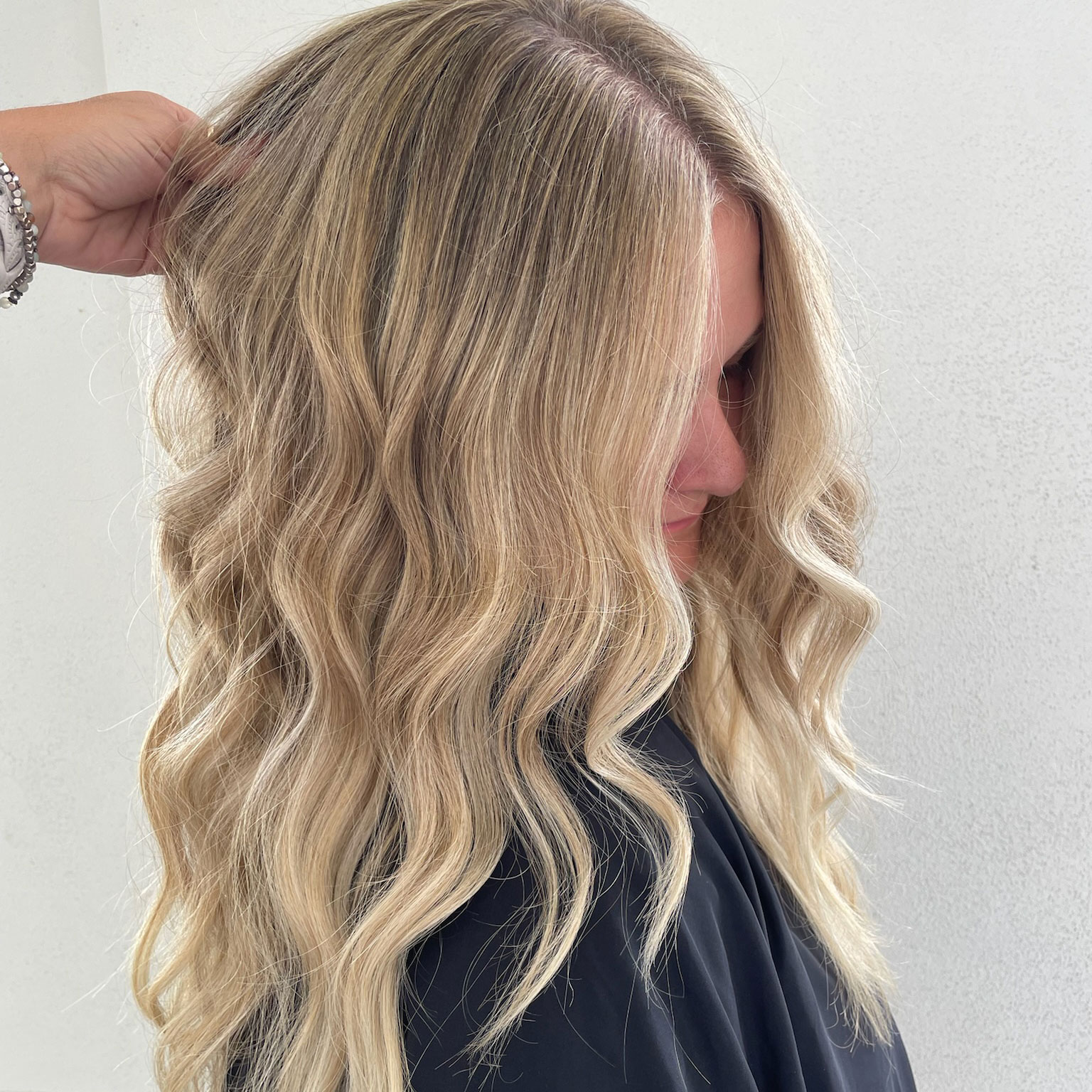 Bright blonde waves by Vanessa